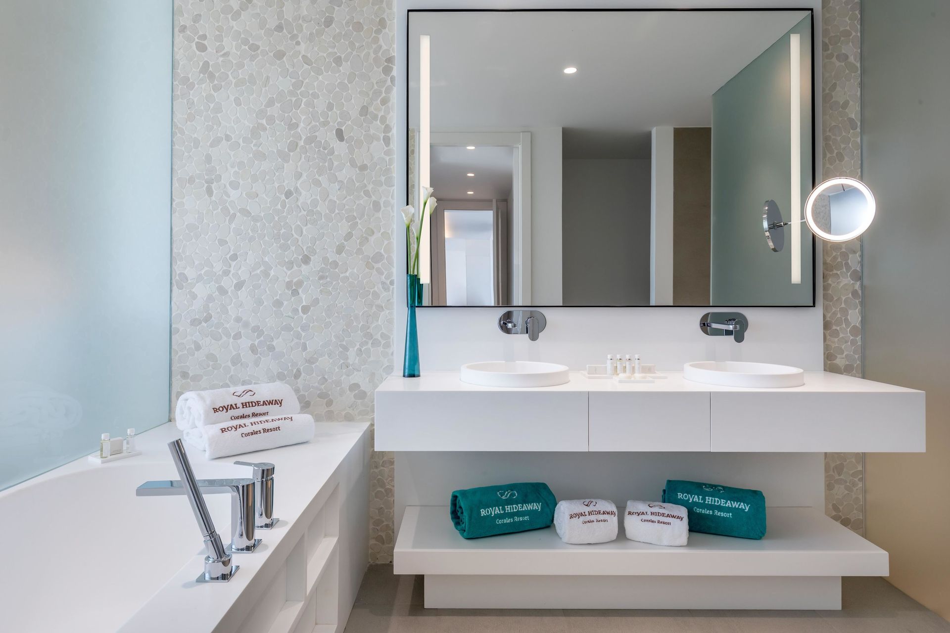 Royal Hideaway Corales Suites — 2