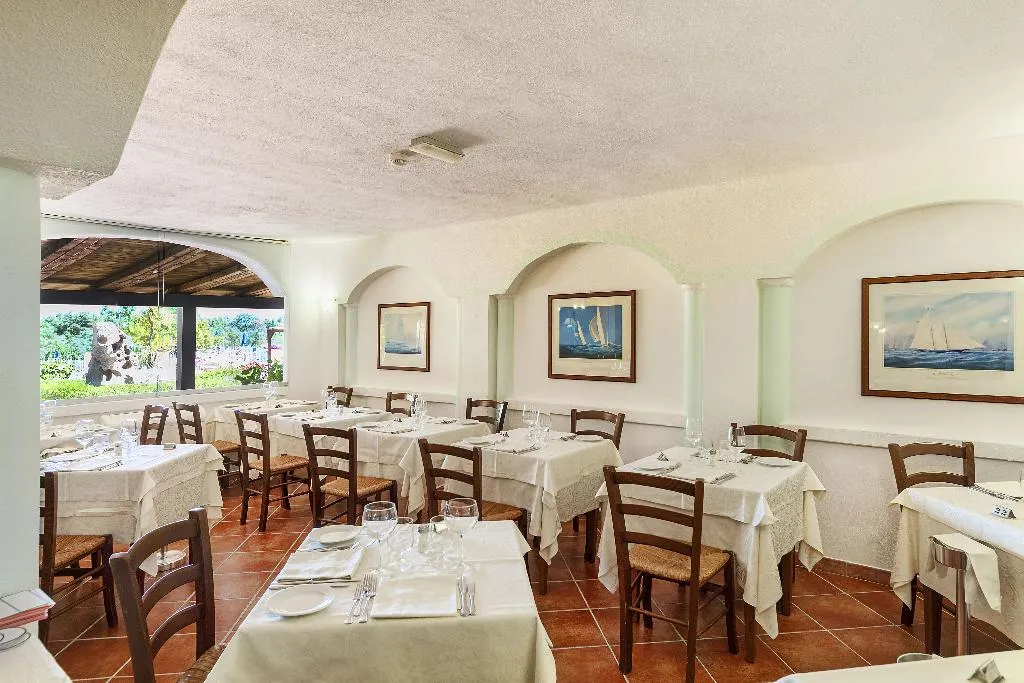 Colonna Beach Hotel & Apartments — 2