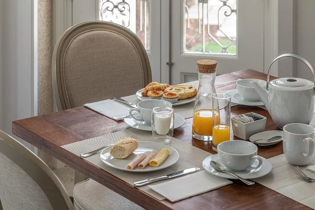 Caleway Hotel