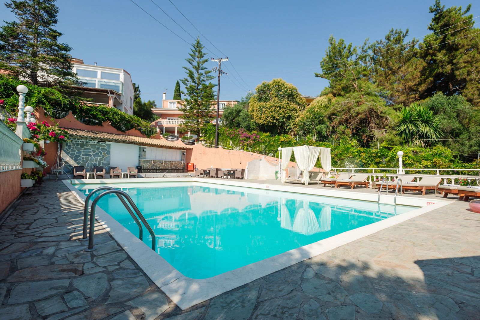 Victoria Hill Hotel, Dassia