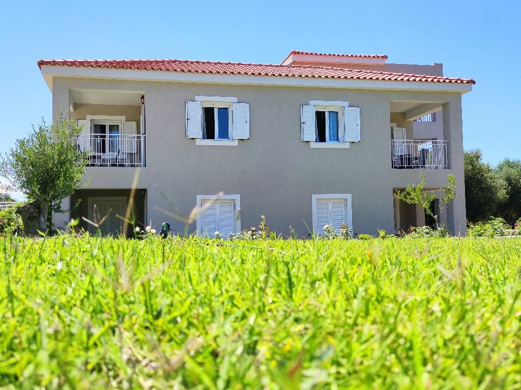 Casa De Rosa Apartments, Svoronata