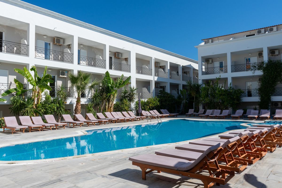 Mojo Hotel, Laganas