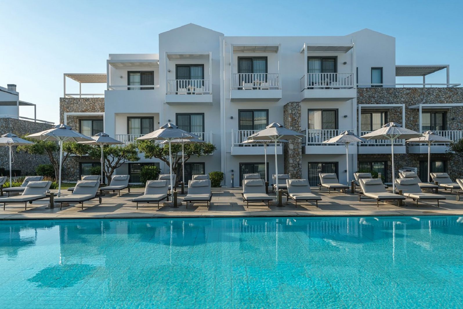 Diamond Deluxe Hotel, Lambi