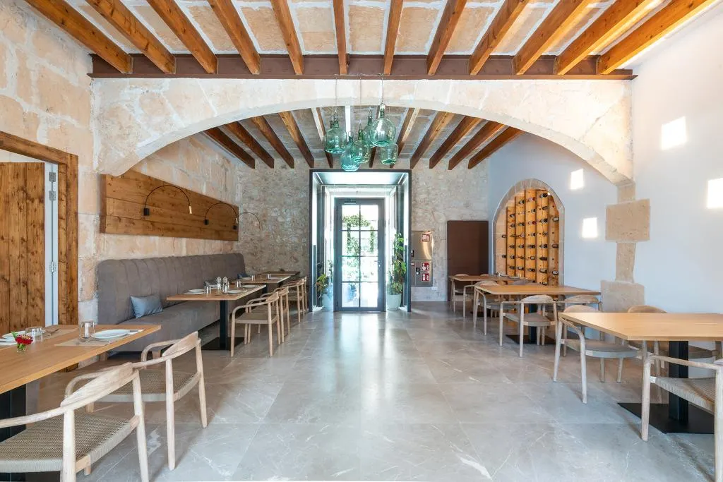 Hotel Ynaira, Ariany