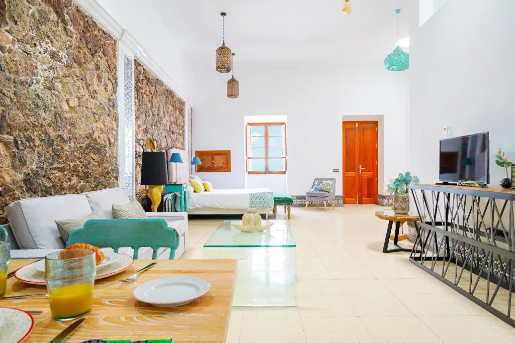 El Charco Suites