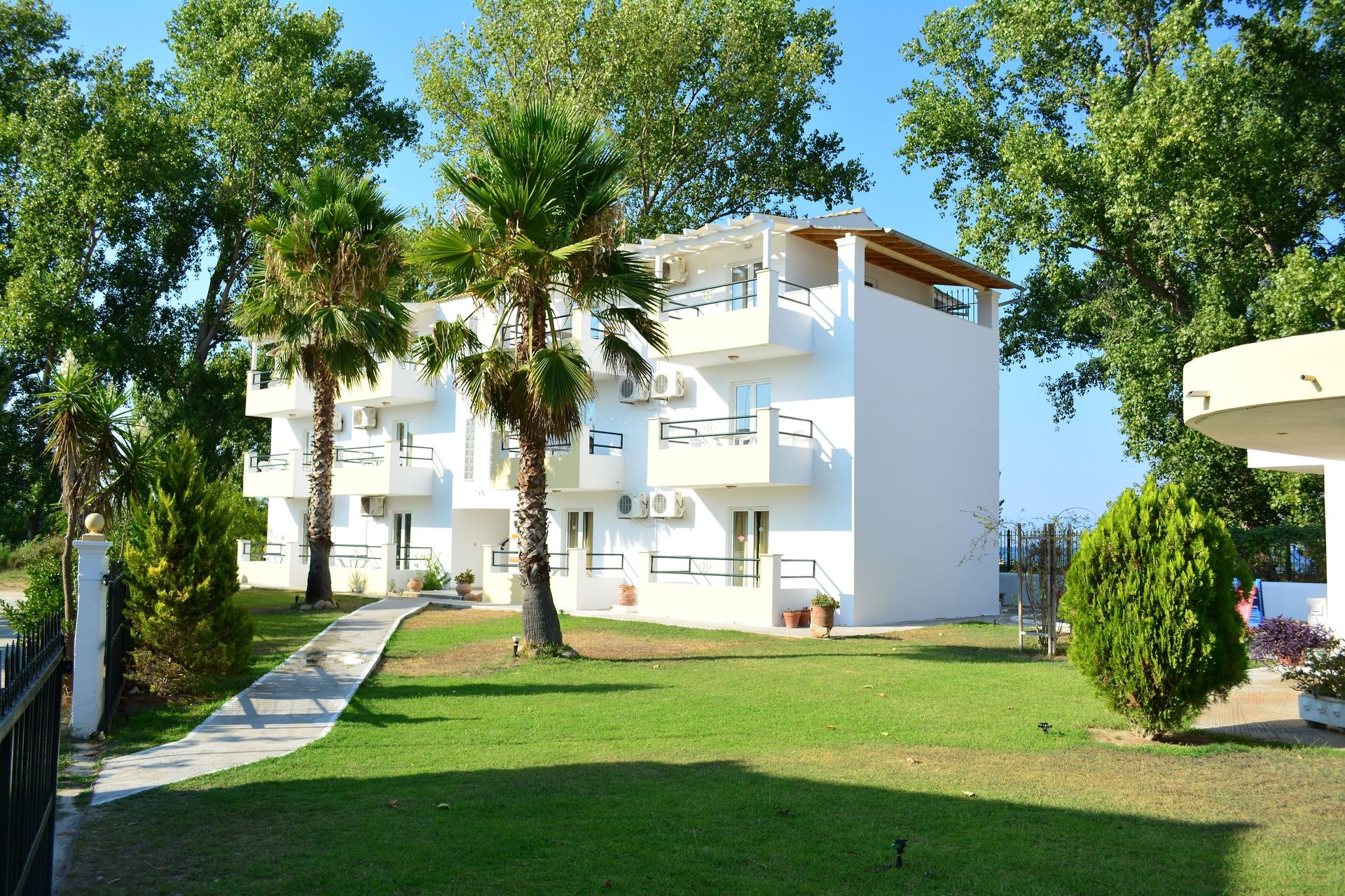 Cavos Beach House — 2