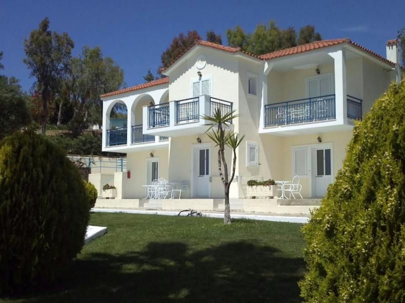 Liberatos Village, Lassi