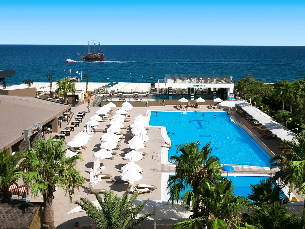 Sailor’s Beach Club