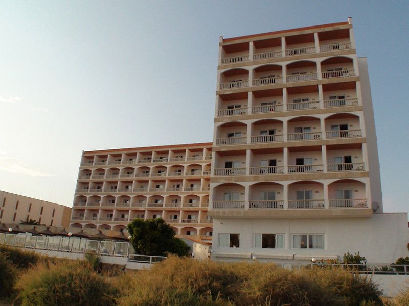 Universal Hotel Romantica — 2