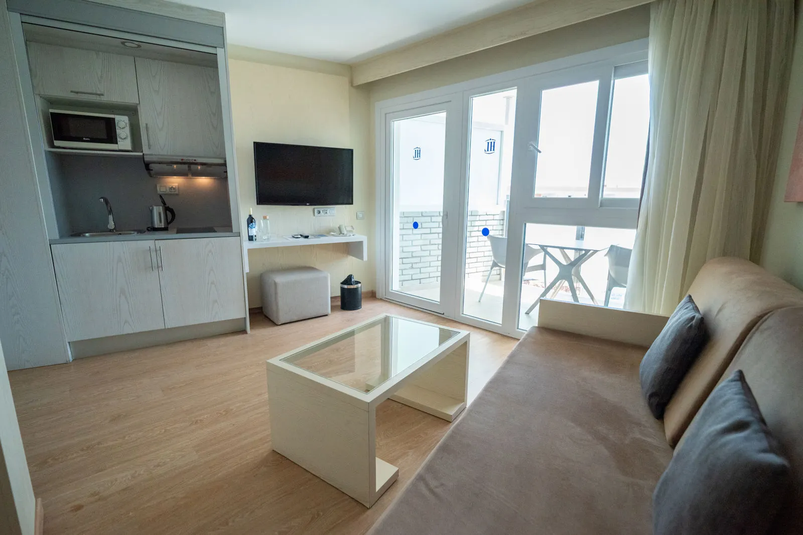 HL Suites Nardos