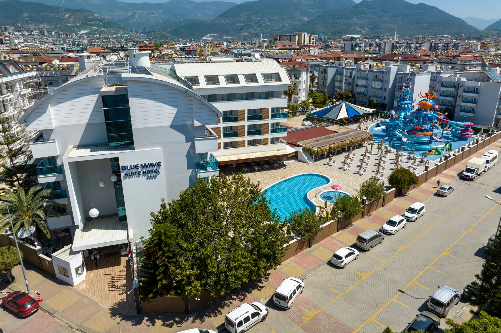 Blue Wave Suite Hotel