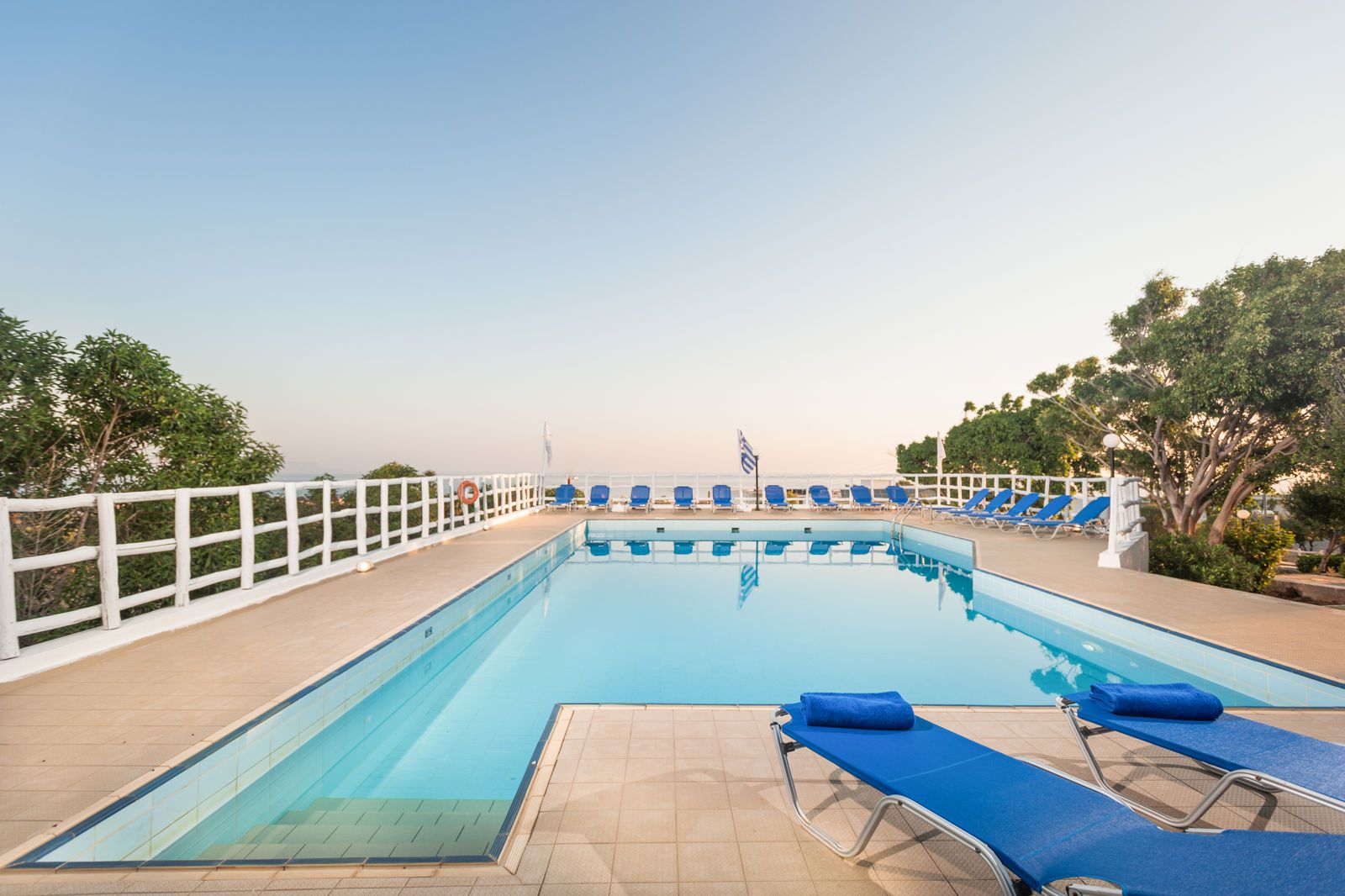 Panorama Sea View Hotel Apartments — 2