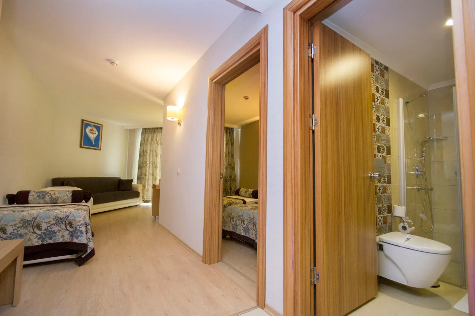 Blue Wave Suite Hotel