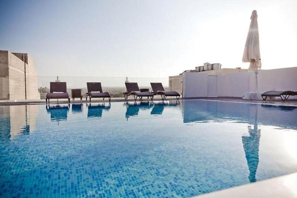 Sliema Tigne Suites — 2
