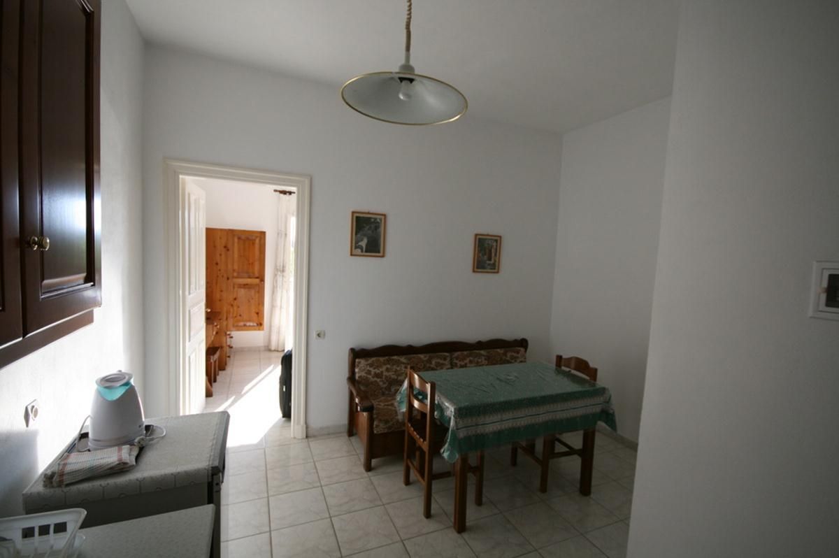 Villa Silvia, Acharavi