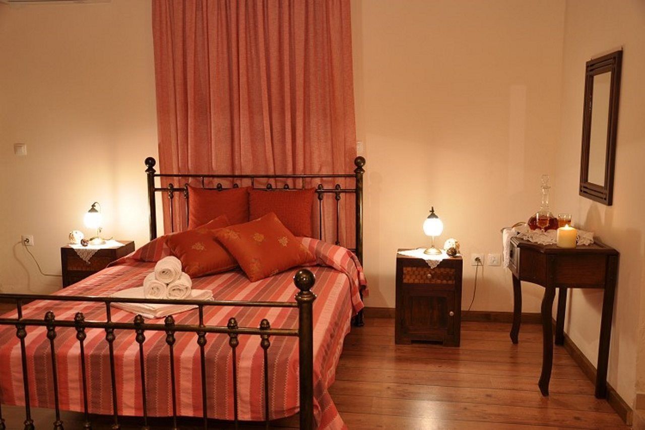 Anatoli Labreon Guesthouse - Apartments — 2
