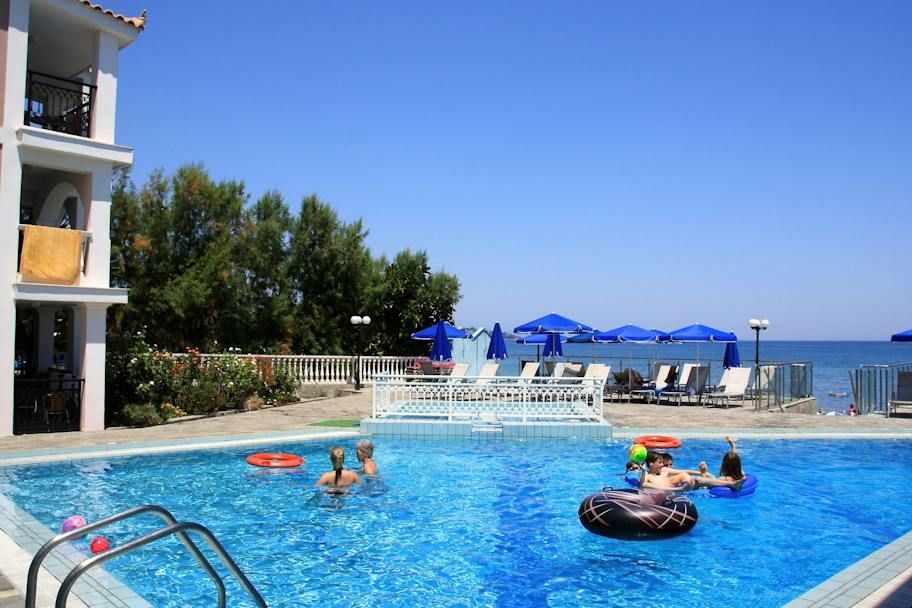 Boletsos Beach Holiday Resort — 2