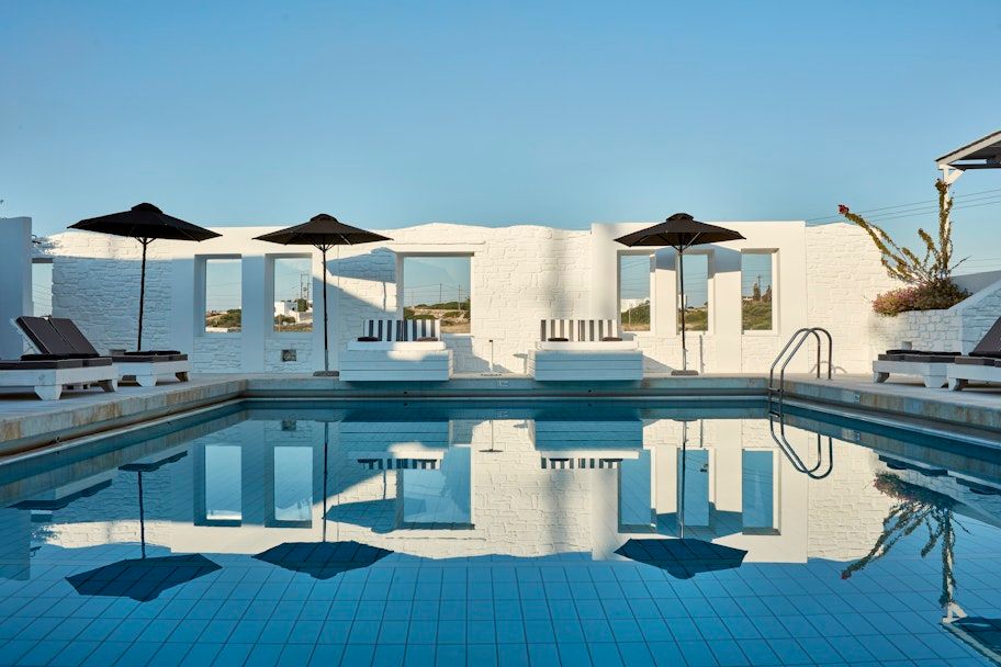 Mr & Mrs White Paros — 2