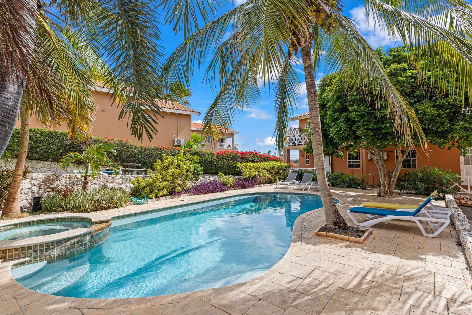 Curinjo Apartments