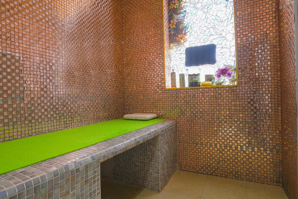 Palette Royal Reflections Hotel and Spa Dubai, Dubai
