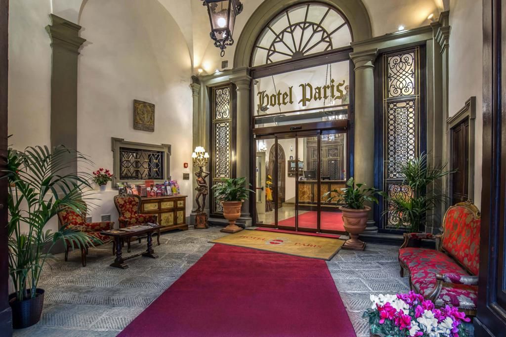 Hotel Paris — 2