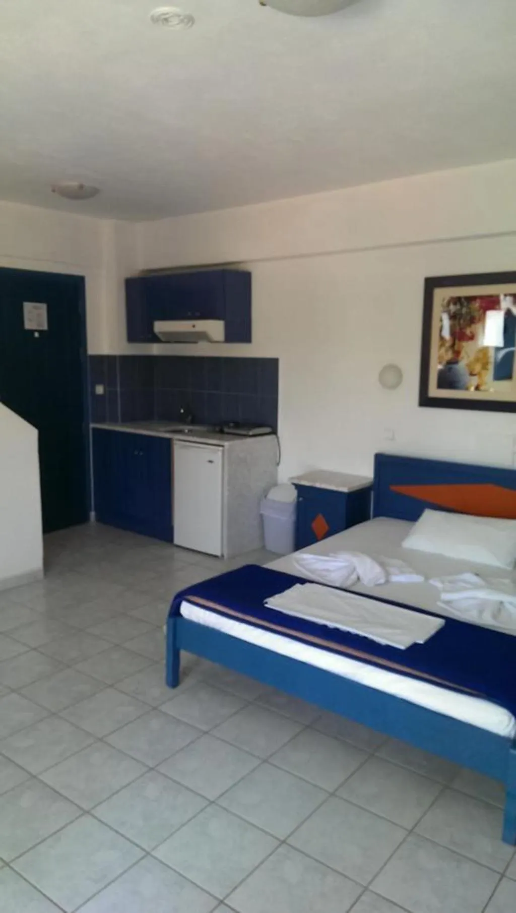 Leonidas Studios & Apartments