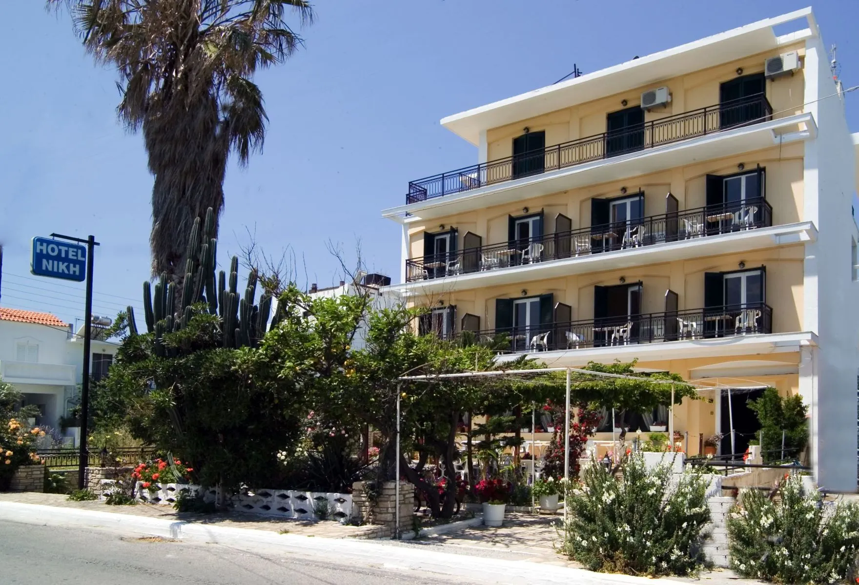 Hotel Niki, Ireon